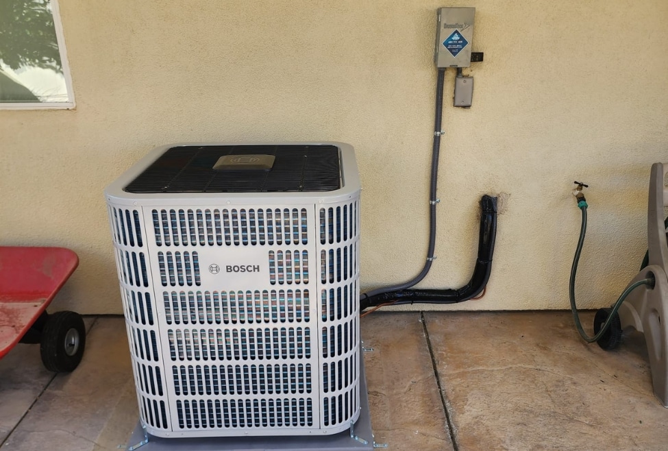 Residential air conditioner potentially affected by mold buildup, highlighting HVAC mold removal, AC cleaning, and duct cleaning services by Arctic Air. Reach out today for help with mold in HVAC system, HVAC mold removal, how to clean mold from air conditioner, air duct mold cleaning, HVAC cleaning services, AC mold inspection, air conditioner mold removal, HVAC maintenance near me, duct cleaning near me, AC mold cleaning near me, mold in air vents, mold in AC unit, signs of mold in HVAC, residential HVAC cleaning, professional duct cleaning services, HVAC system cleaning near me, black mold in air conditioner, how to remove mold from AC ducts, HVAC coil cleaning, indoor air quality services, air duct sanitizing, HVAC mold treatment, commercial HVAC cleaning services, HVAC mold cleaning near me, mold remediation HVAC system.